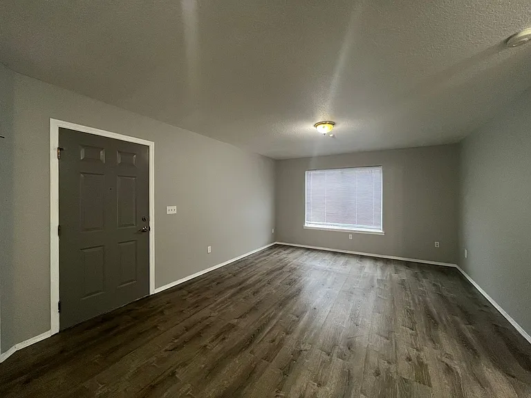 Ascot Place Apartments — Photo 4