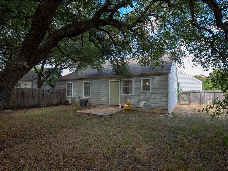 8807 Pineridge Dr #A — Photo 9