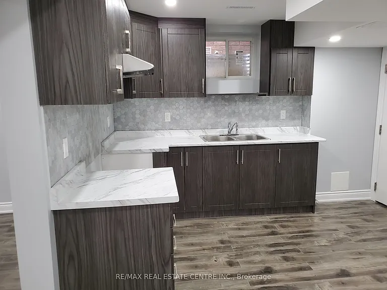 379 Trudeau Dr — Photo 13