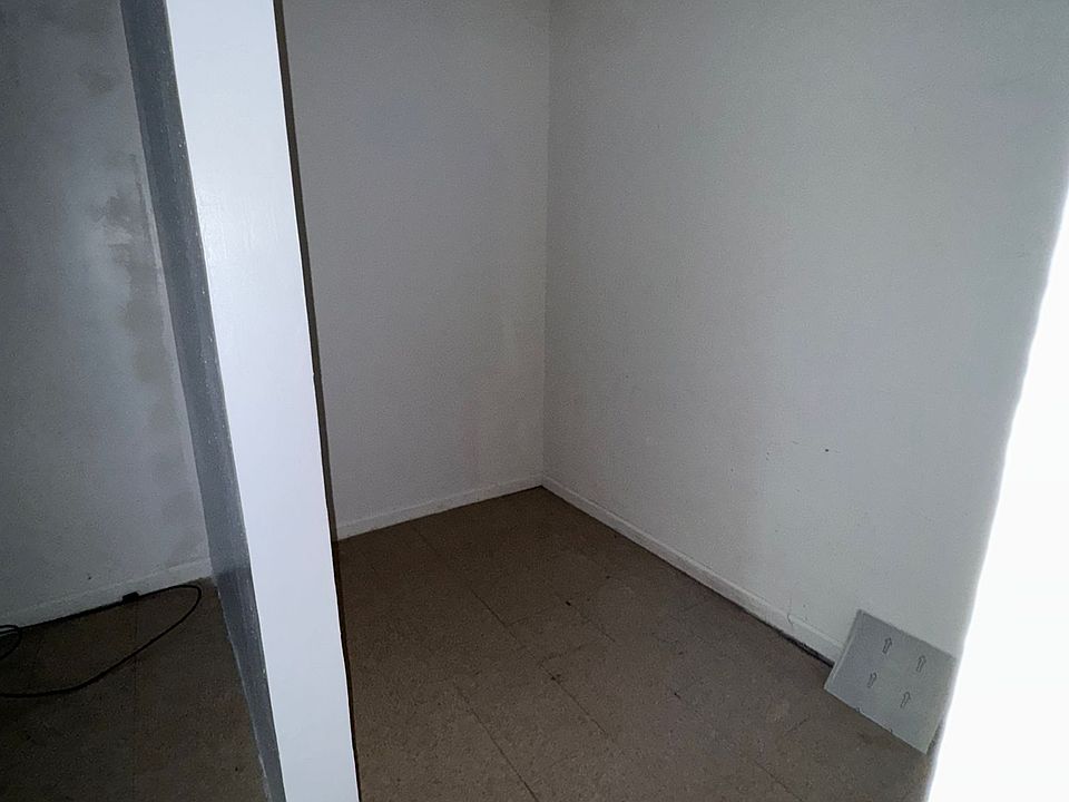 1st image of 148-150 Vermont Ave #B