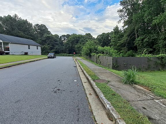 4th image of 1989 Thomasville Estate Dr SE