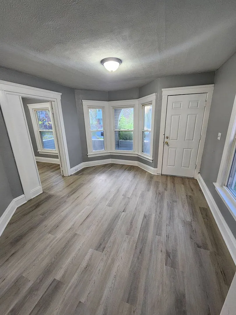 Charming 3-Bedroom Property In Prime Location ( Section 8 Vouchers Accepted) Move In Today And Ge... — Photo 2