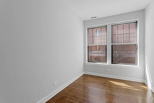 4 bed, 1.5 bath, 1000 sqft, $2,835 — Photo 3