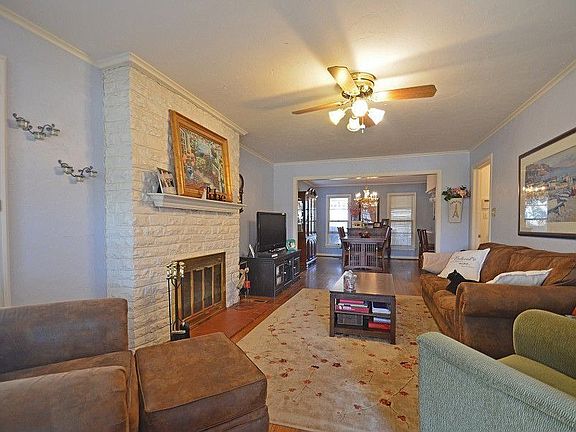 3rd image of 1825 Coventry Ln