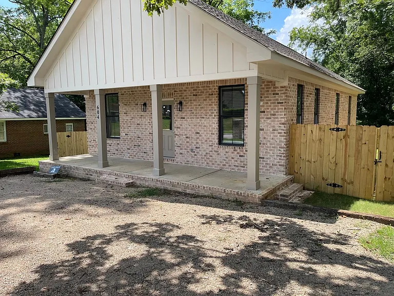 604 Martin Luther King Blvd — Photo 1