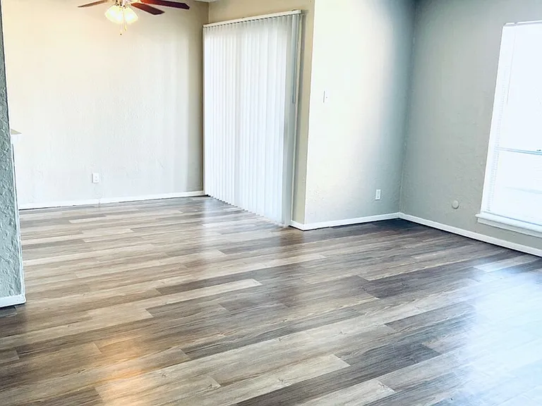 San Mateo Apartments — Photo 11