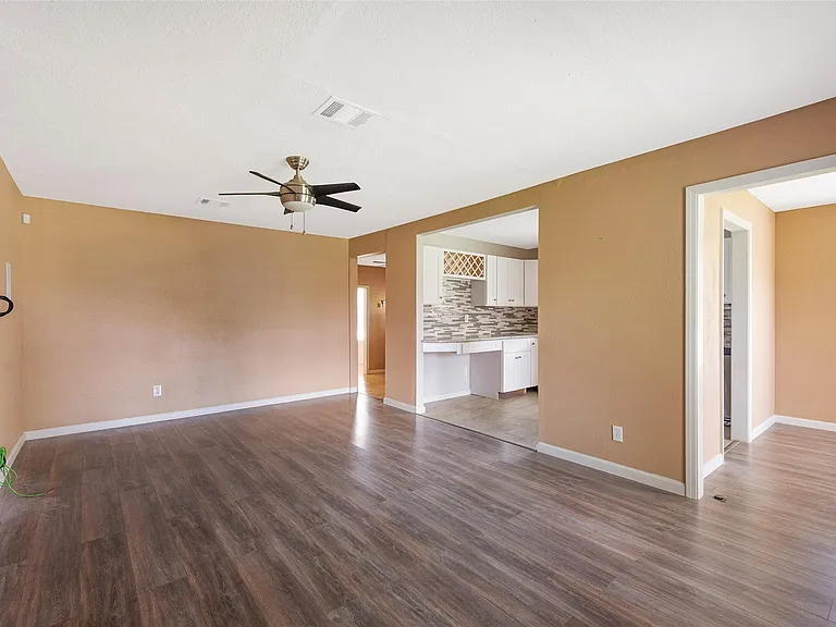 202 Norview Dr — Photo 2
