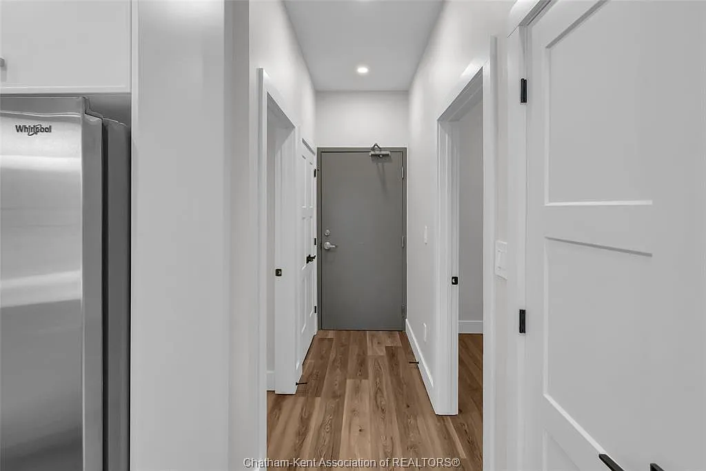 1 bed, 845 sqft, $2,000 — Photo 2