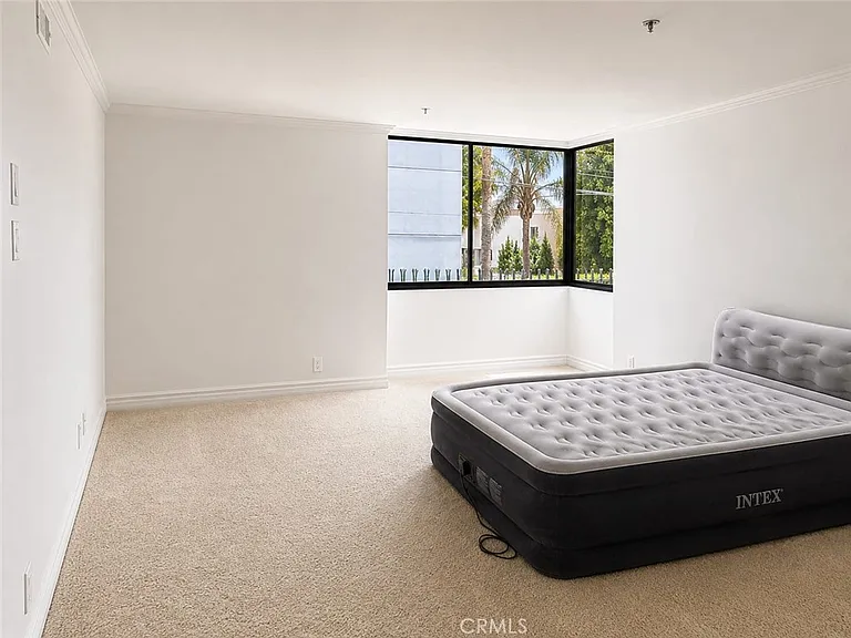 10660 Wilshire #309 — Photo 8