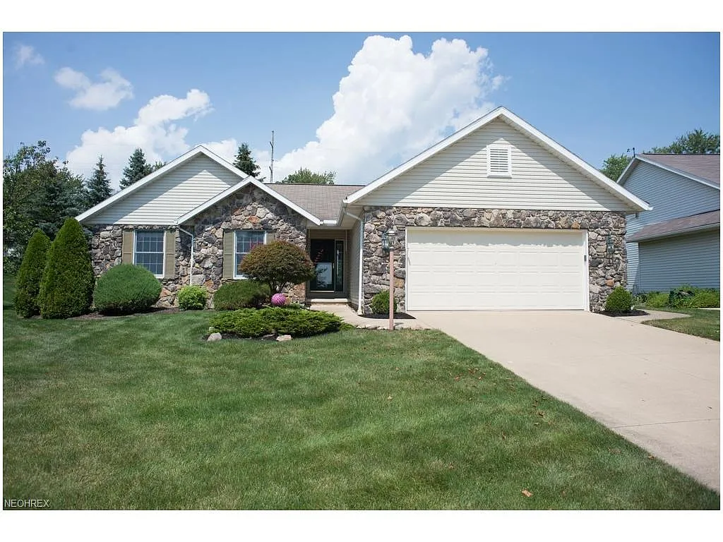 738 Danberry Dr photo 1