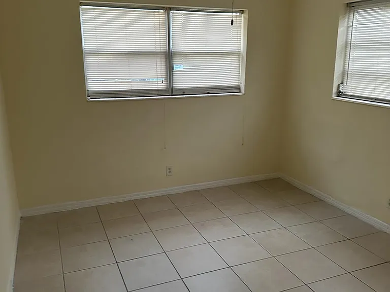 4870 SW 28th Ter #2 — Photo 8