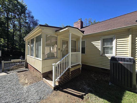 4th image of 680 Park Ln