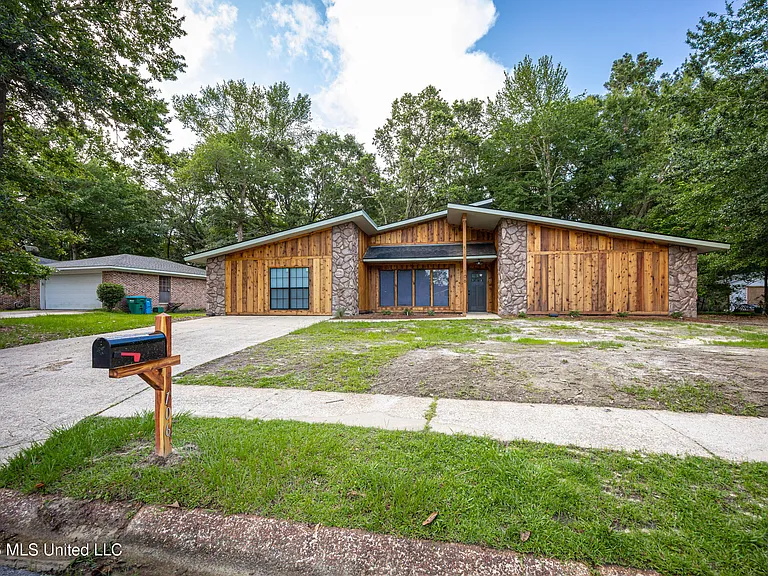 106 Booth Cir — Photo 41