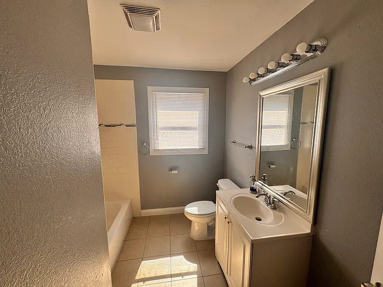 130 W Avenue D — Photo 10