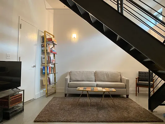 Rented by REAL New York | media 25