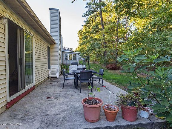 5th image of 1686 Buttonwood Ave