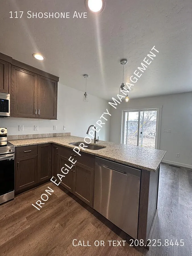 3 bed, 2.5 bath, 1557 sqft, $1,925 — Photo 4