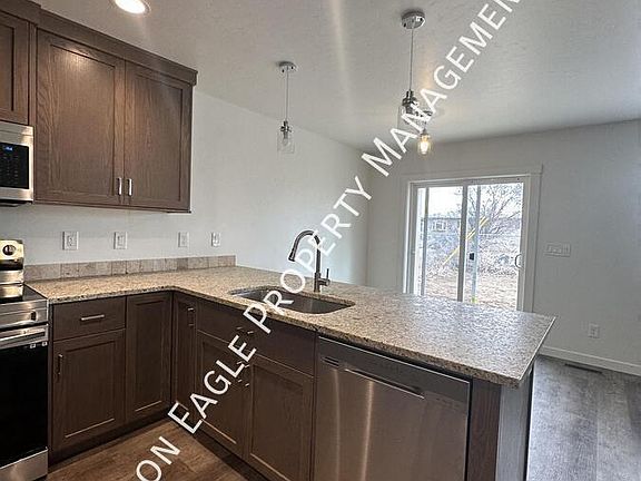 4th image of 117 Shoshone Ave