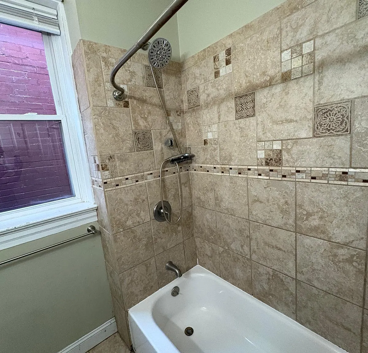 3 bed, 1200 sqft, $1,650 — Photo 4
