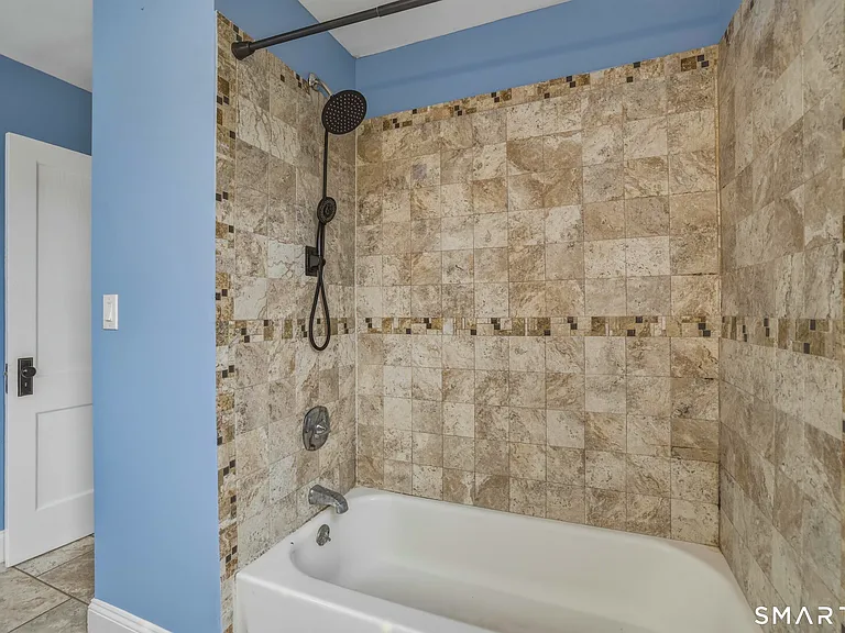 44-46 Perry Hill Rd — Photo 14