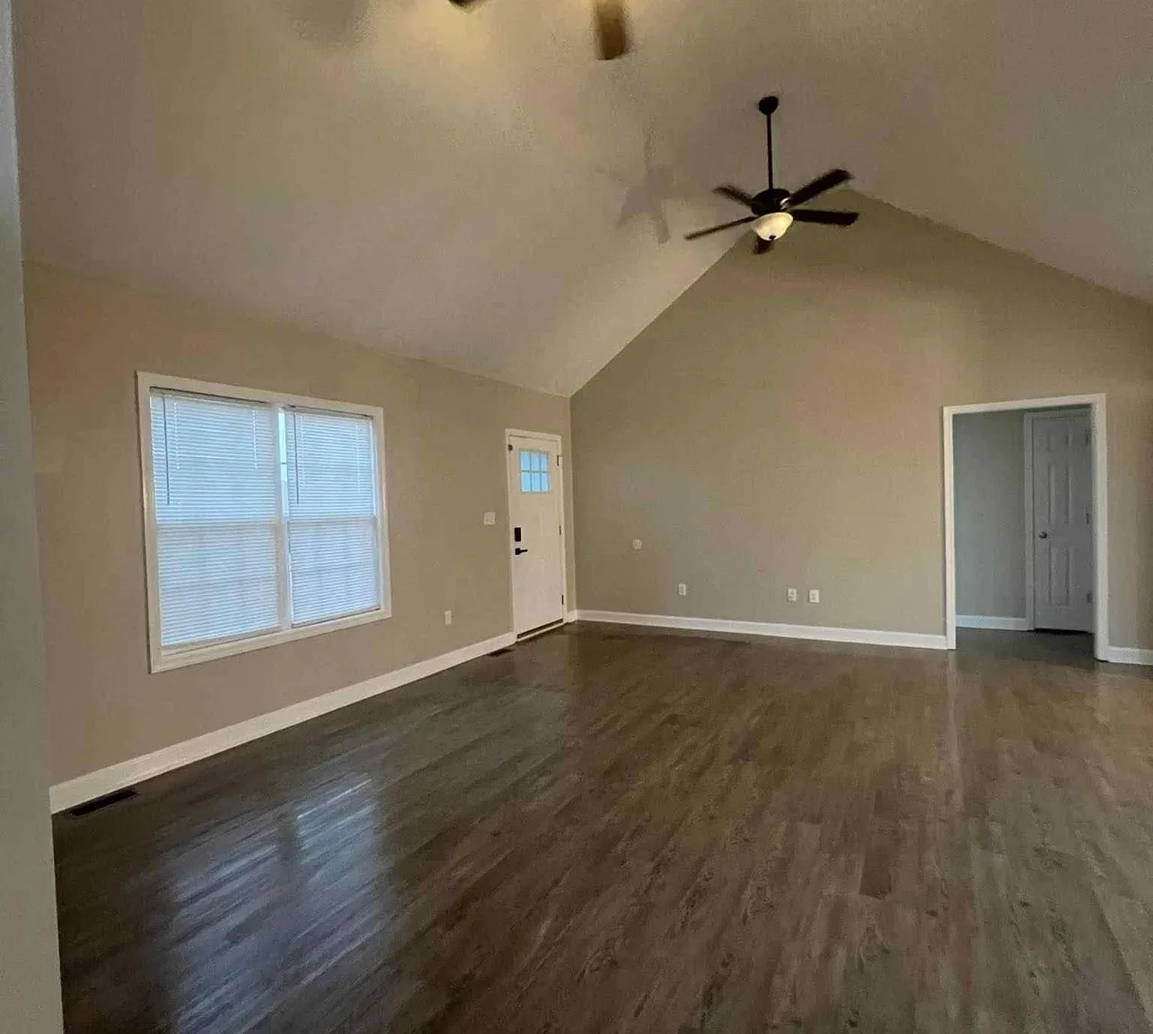 3 bed, 1449 sqft, $1,900 — Photo 2