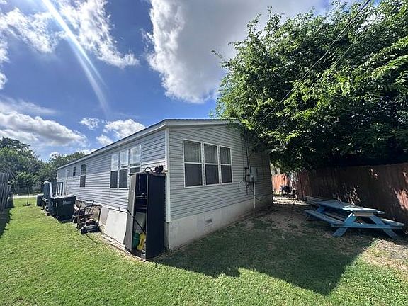 5th image of 106 Ramirez St