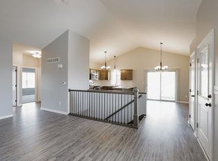 9009 S 80th St, Lincoln, NE 68516