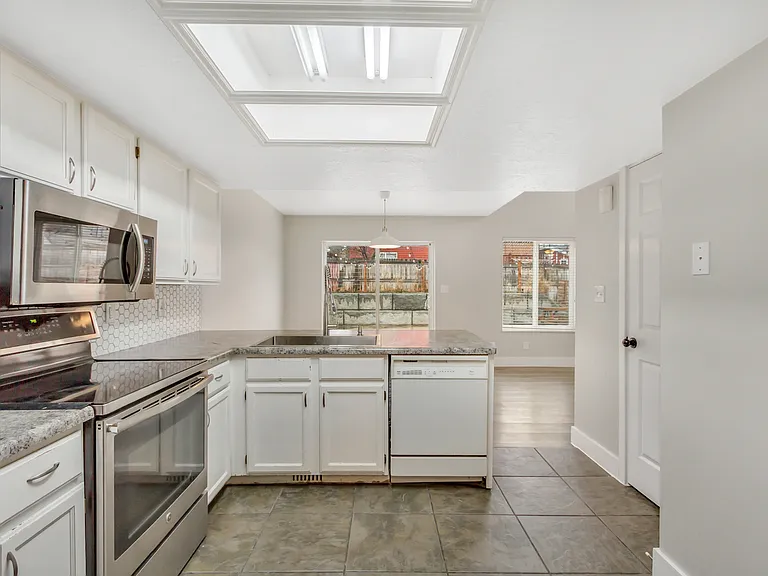 683 Seymore Dr — Photo 12