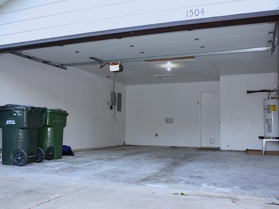 2nd image of 1504 Jasmine Ln