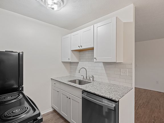 5th image of 2635 Stanton Ave APT 1