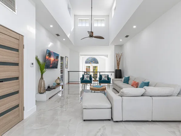 1555 Airway Dr, Naples, FL 34104