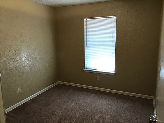 4th image of 1111 Rolling Hills Dr