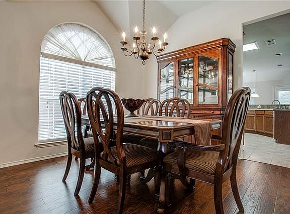 3rd image of 5901 Blue Oak Dr