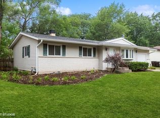 668 Elsinoor Ln, Crystal Lake, IL 60014