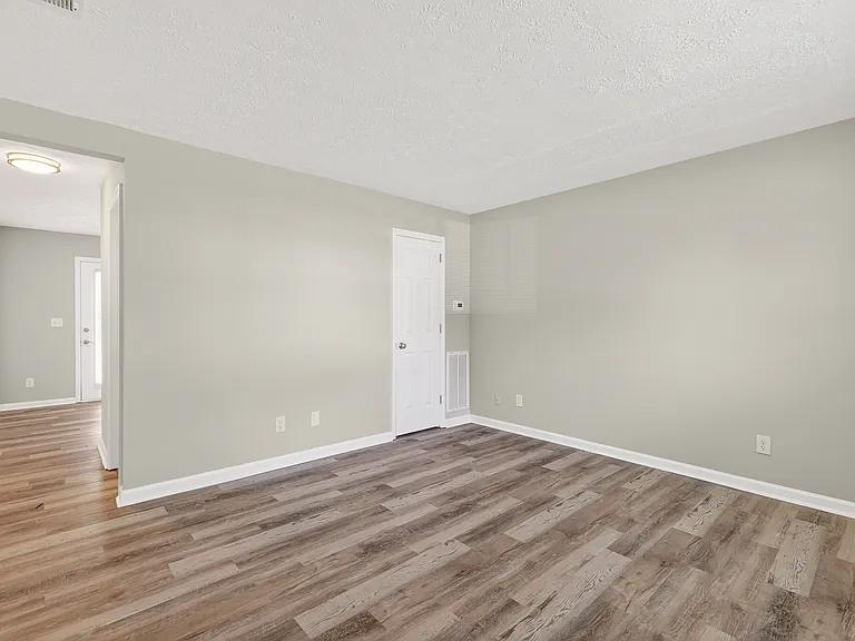 601 E Grundy St #B — Photo 9