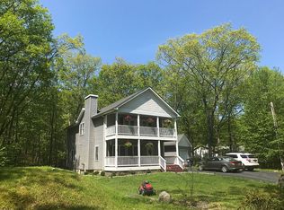 102 Beach Rd, Shohola, PA 18458