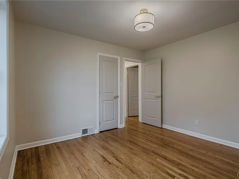 8 Terrace Hill Dr — Photo 31