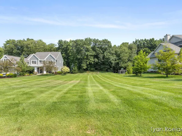 3769 Lake Birch St NE, Grand Rapids, MI 49525