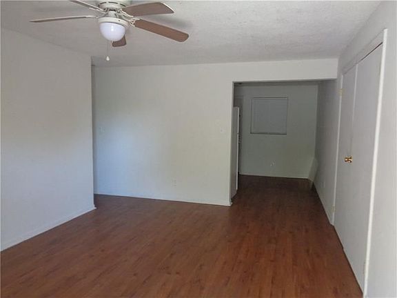4th image of 345 NW 5th St APT 3