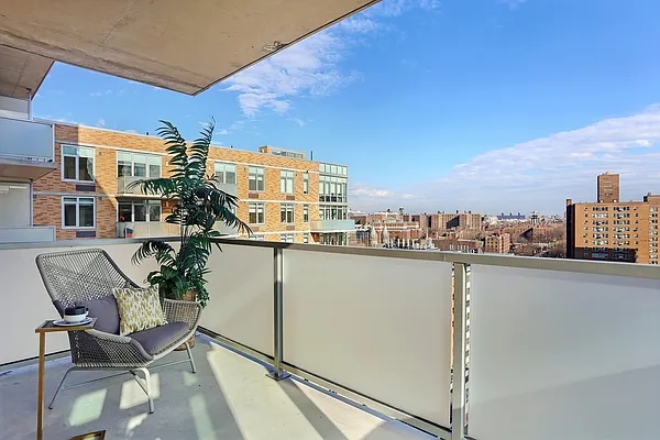 Rented by Red Apple Group | media 26