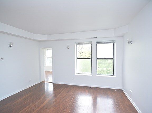 4th image of 805 E Drexel Sq Unit 1A
