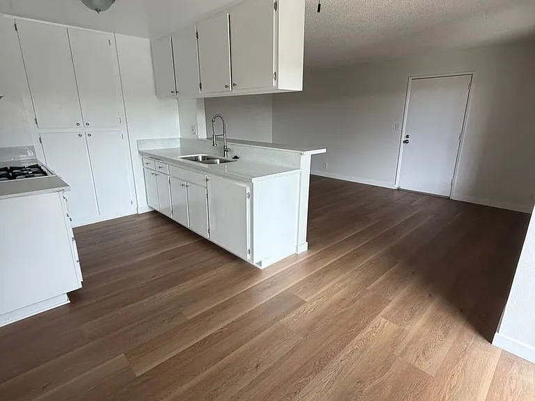 4141 Rosecrans Ave — Photo 8
