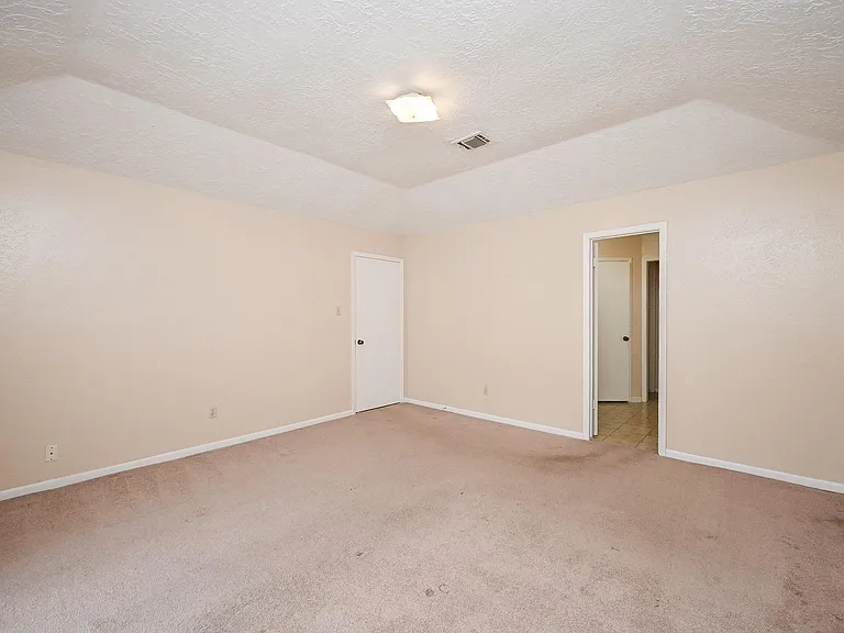 7918 Chancel Dr — Photo 13