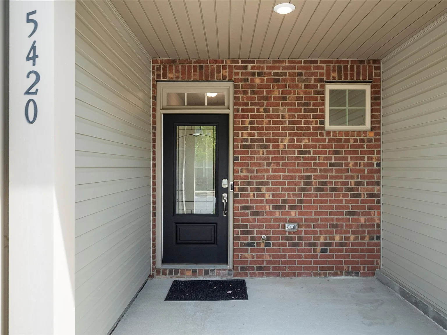 3 bed, 2.5 bath, 1738 sqft, $2,290 — Photo 2