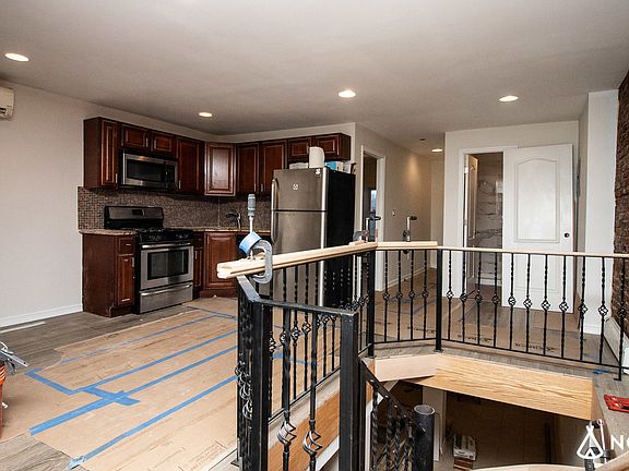 2nd image of 455 Van Buren St #1B