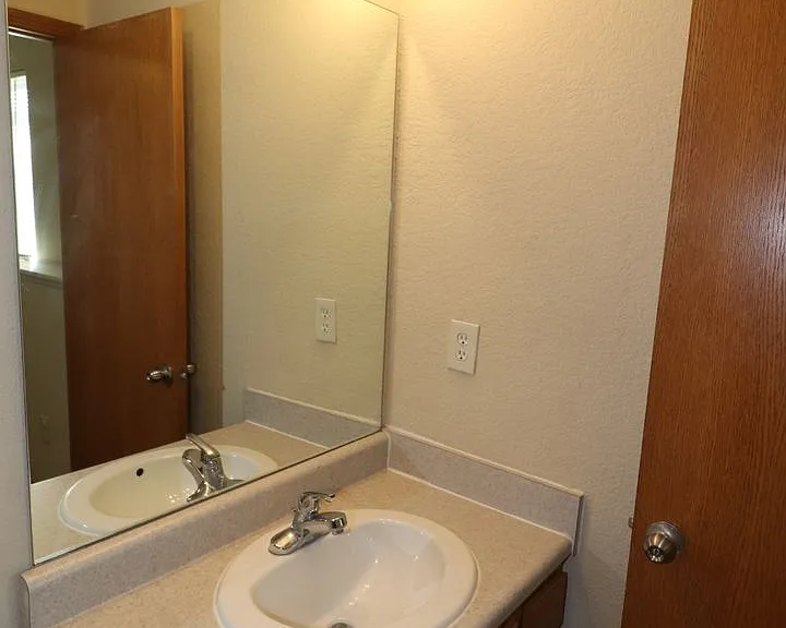 1607 Clover Dr — Photo 16