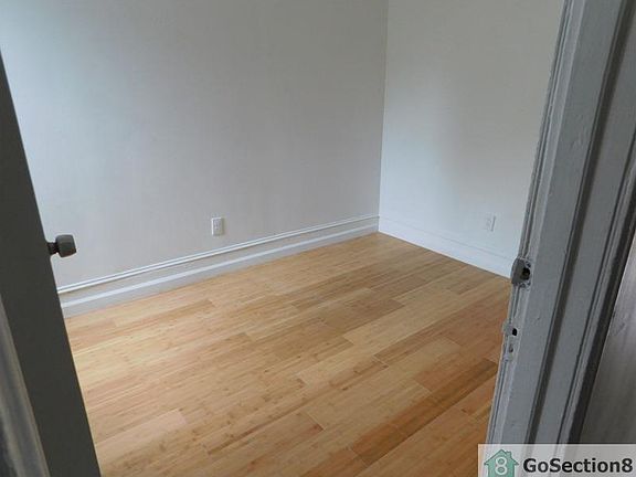 5th image of 6442 Glenmore Ave