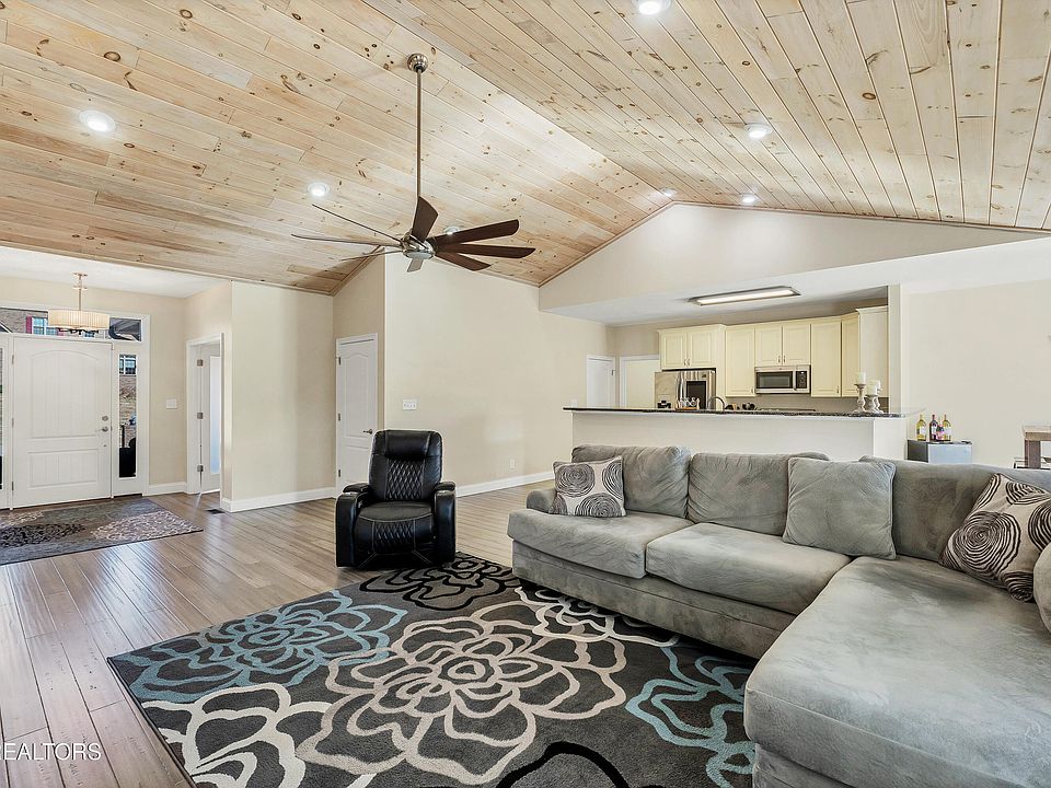 1st image of 1322 Houston Springs Rd