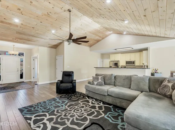 1322 Houston Springs Rd, Greenback, TN 37742