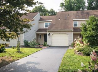 12 Quincy Rd, Glenmont, NY 12077